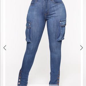 🌸Never worn. Cargo jeans